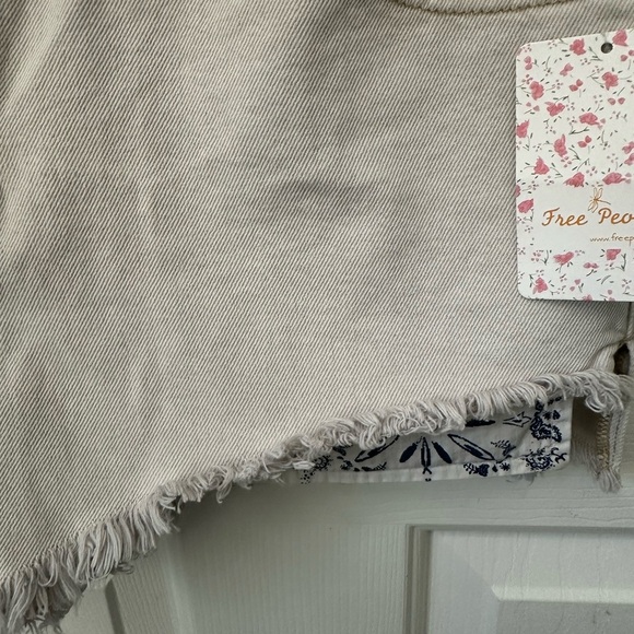 NWT We The Free Sun-kissed Off White Denim Short Overalls. Size 6. - Picture 12 of 12